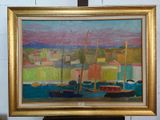 un tableau représentant des bateaux dans un port, avec une ville en arrière-plan