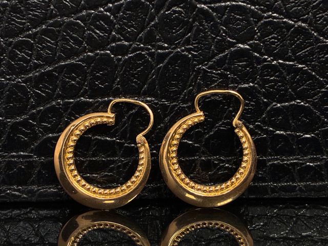 Paire de créoles en or 18 carats 750 millièmes. En règle. Poids b...
