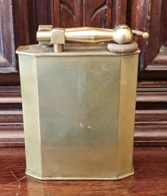 Briquet ancien à mèche en laiton.