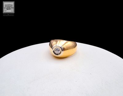 an image of a gold ring with a diamond on it