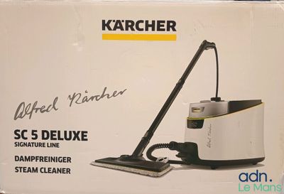 a box that has a vacuum on top of it