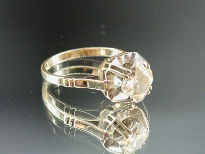 Bague solitaire en or blanc ornée d'un diamant taille ancien…