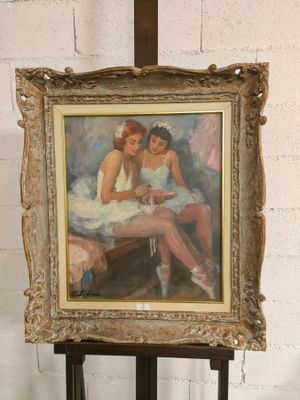un tableau représentant deux femmes assises sur une chaise devant un mur de briques