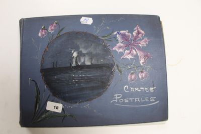 une boîte sur laquelle est représenté un bateau