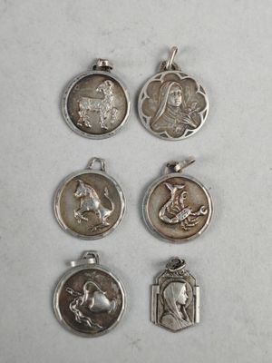 Lot de PENDENTIFS en argent : SAinte Thérièse de l'Enfant Jé…