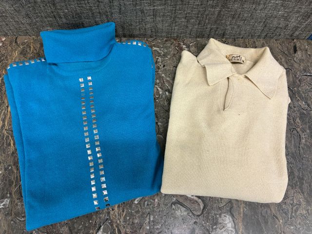 Lot de 2 pulls, HERMES et ESCADA. Taille : 40-42 à vue. A nettoye...