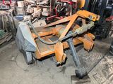 a picture of a machine that is sitting in a garage