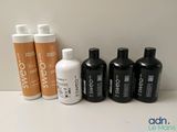 cinq bouteilles de sham et deux bouteilles de sham sur la table