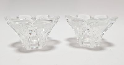CRISTAL D'ARQUES Paire de bougeoirs en cristal en forme de f…