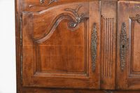 BUFFET bas en bois naturel ouvrant à deux portes cintrés, dé… (photo 6)