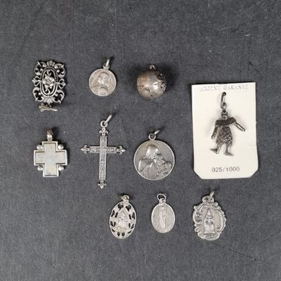 Lot de 10 pendentifs et médailles religieuses en argent (poi…