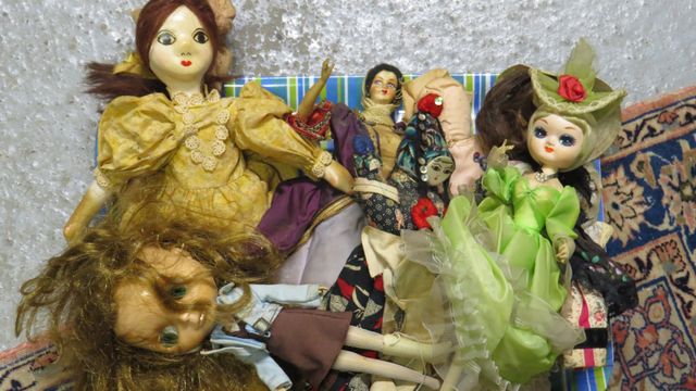 Petit lot de poupées diverses