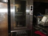 un appareil qui se trouve dans une cuisine, à côté d'un plan de travail