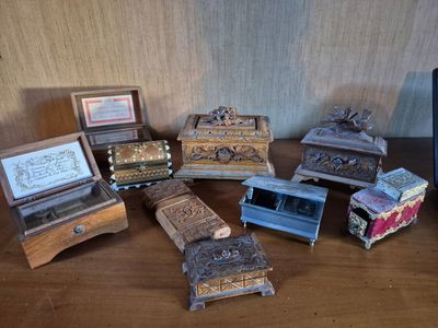 a lot of small boxes that are sitting on a table