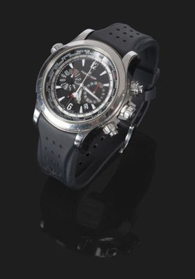 gros plan d'une montre sur une surface noire