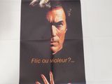 affiche de film représentant la main d'un homme sortant par la vitre d'une voiture