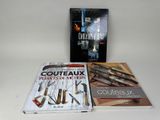 deux livres posés sur une table blanche, avec un couteau et un aiguiseur