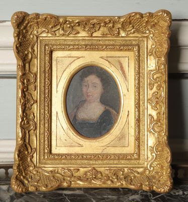 a picture of a picture of a woman in a gold frame