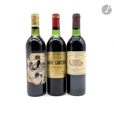 trois bouteilles de vin posées l'une à côté de l'autre sur une table