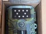 une boîte contenant un appareil photo et un chargeur