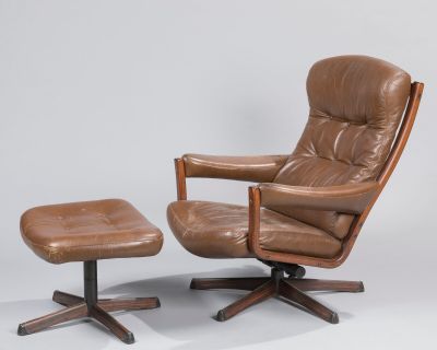 an image of a brown leather chair with a footstop and foot stool