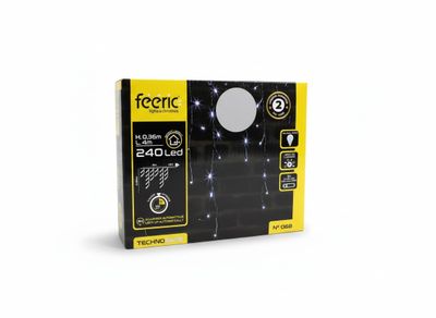 une photo en noir et blanc d'un paquet contenant deux piles