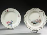 paire d'assiettes en porcelaine ornées de motifs d'oiseaux et de fleurs