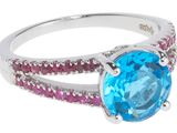 un gros plan d'une bague sertie d'une topaze bleue et de saphirs roses