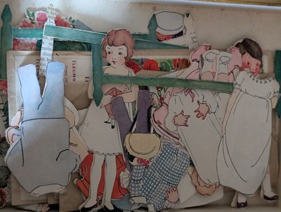 Ensemble comprenant un jeu d'habillage et quelques éléments d'habillag - Photo 1