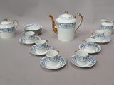 many cups and saucers that are arranged in the shape of a heart