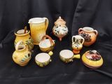 de nombreux types de vases différents sur fond noir