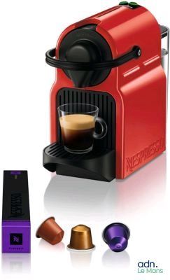 une image d'une machine à café avec une tasse de café à côté d'elle