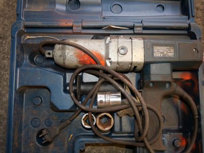 a tool in the case that is sitting on the floor