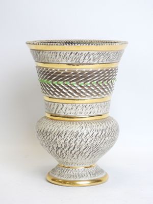 an image of a vase that is stacked on top of each other
