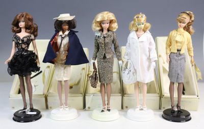 BARBIE SILKSTONE. Reunion de 5 poupées avec boites. - Photo 1