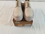 Baskets Vans Off-White à semelle compensée en cuir, pointure 8,5