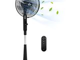 un ventilateur noir posé sur un pied, à côté d'une télécommande