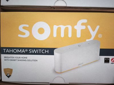 une boîte sur laquelle figure l'image d'un appareil connecté