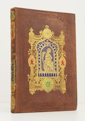 un vieux livre à la couverture dorée et bleue sur un fond blanc