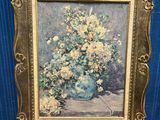 une photo d'une photo d'un vase de fleurs sur une table