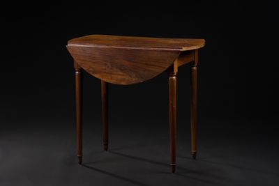 Petite table à volets en acajou à piétement fuselé. - Photo 1