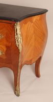 Commode sauteuse de forme galbée toutes faces, en bois de pl… (photo 5)