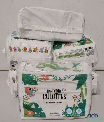 une pile de rouleaux de papier toilette empilés les uns sur les autres