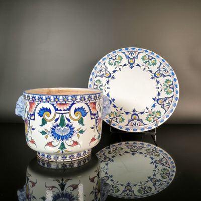 a cup and saucer sitting on a table next to each other