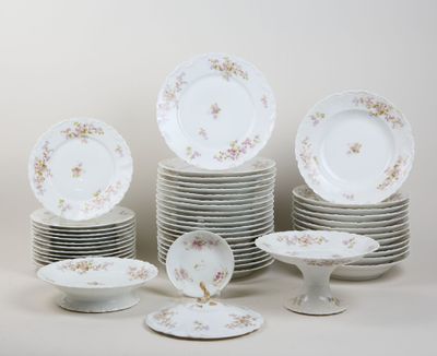 a lot of plates that are stacked on top of each other