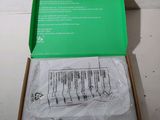 une boîte verte contenant des instructions à l'intérieur