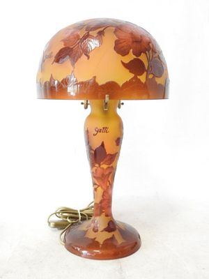 an image of a lamp that is sitting on a table