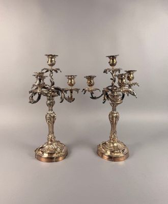 paire de bougeoirs anciens en métal argenté