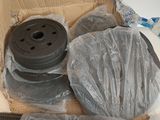 une boîte contenant deux bobines et une bobine à l'intérieur