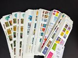 beaucoup de cartes sur la table